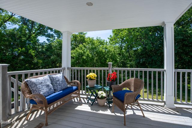 14 Edgewater Court, Colonie, NY 12189