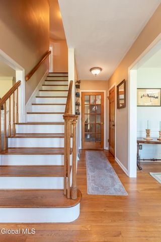 14 Edgewater Court, Colonie, NY 12189