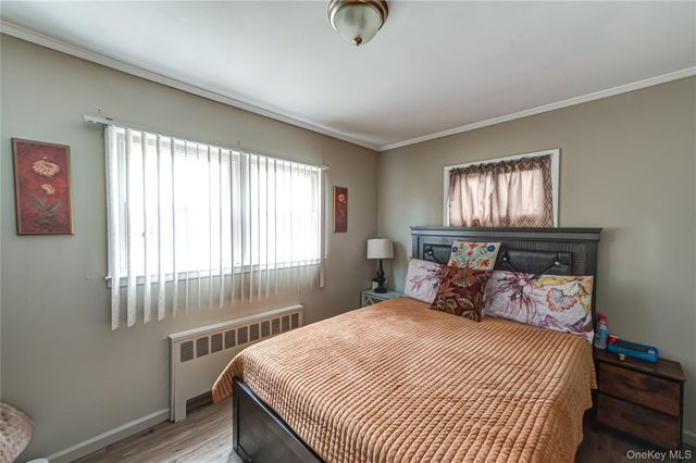 10 Sinclair Drive, Greenlawn, NY 11740