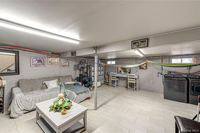 10 Sinclair Drive, Greenlawn, NY 11740