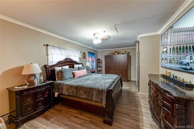 10 Sinclair Drive, Greenlawn, NY 11740