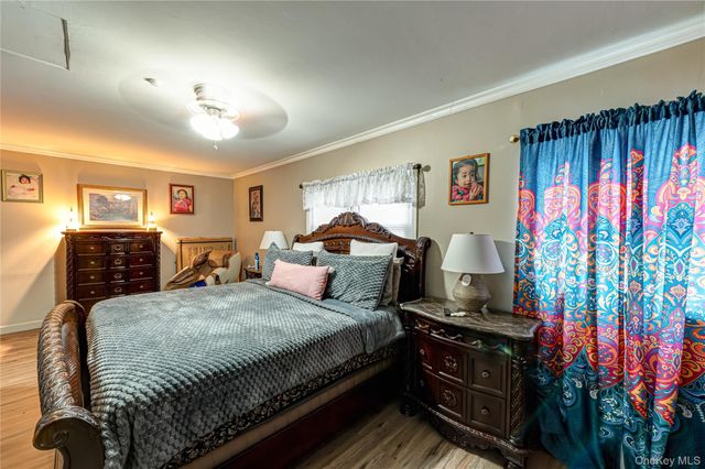 10 Sinclair Drive, Greenlawn, NY 11740