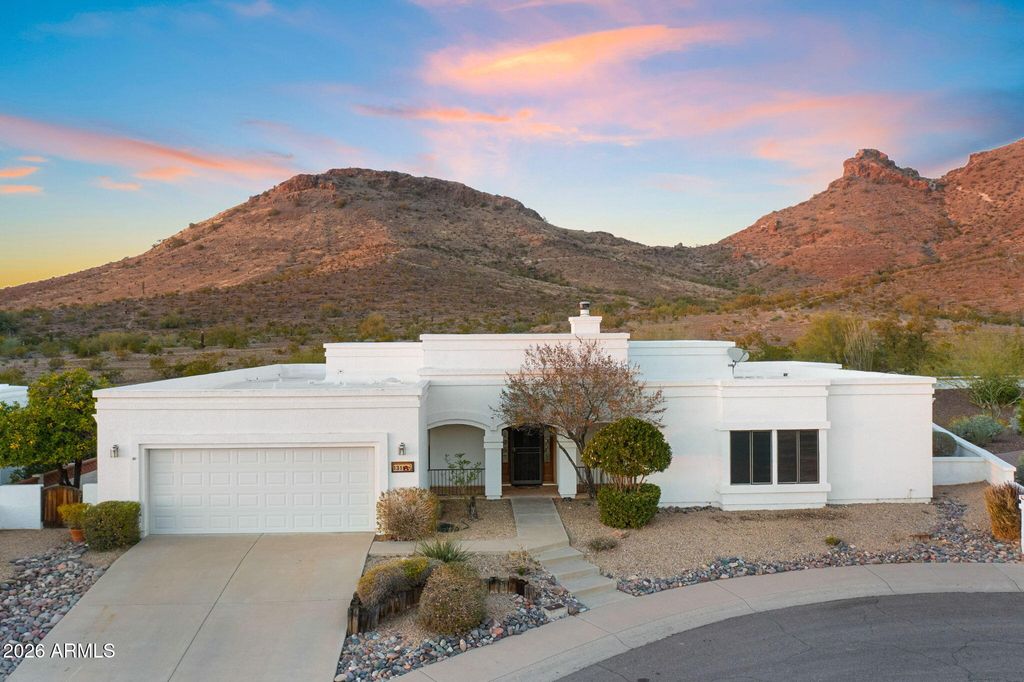 Image 1 of property listing at 1318 E ACOMA Drive, Phoenix, AZ 85022