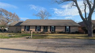 1122 W 6th Street, Mcgregor, TX 76657
