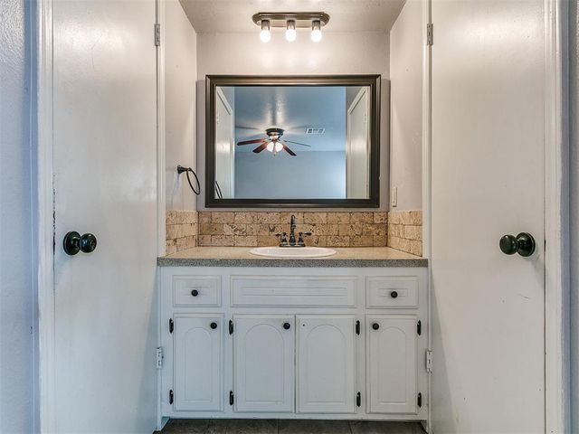 1033 NW 6th Street, Moore, OK 73160