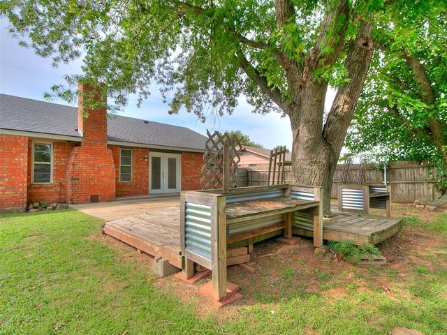 1033 NW 6th Street, Moore, OK 73160