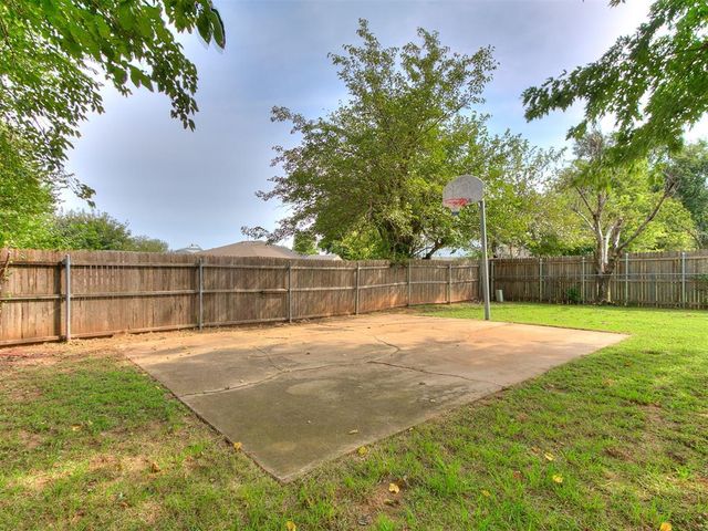 1033 NW 6th Street, Moore, OK 73160