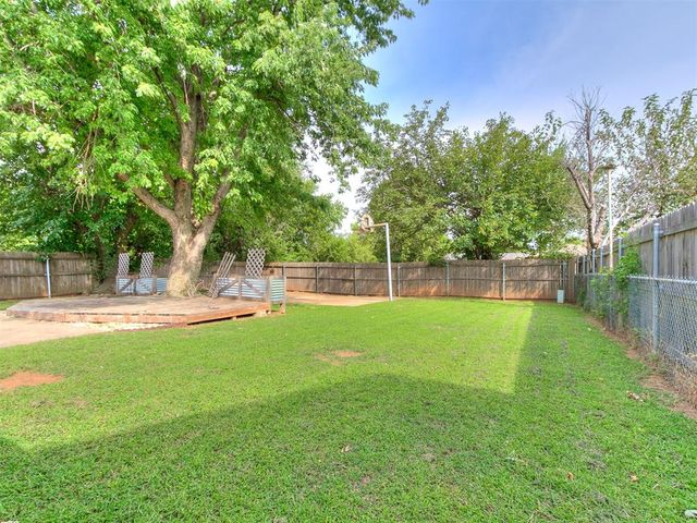 1033 NW 6th Street, Moore, OK 73160