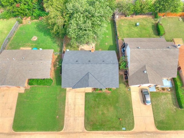 1033 NW 6th Street, Moore, OK 73160