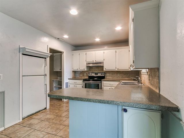 1033 NW 6th Street, Moore, OK 73160