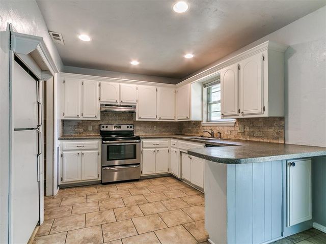 1033 NW 6th Street, Moore, OK 73160