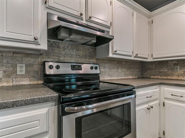 1033 NW 6th Street, Moore, OK 73160