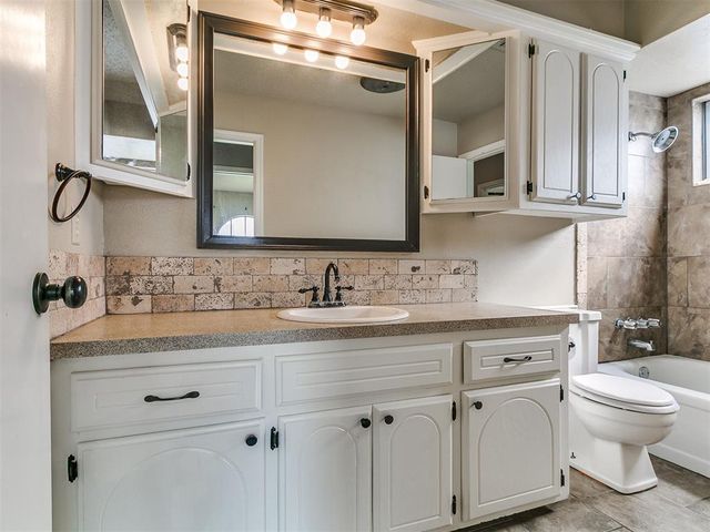 1033 NW 6th Street, Moore, OK 73160