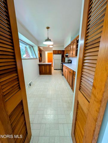 814 N Grove Street, Bowling Green, OH 43402