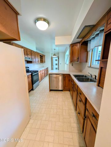 814 N Grove Street, Bowling Green, OH 43402