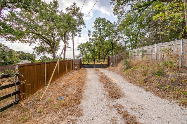 7801 Windy Hill Lane, Cross Timbers, TX 76028