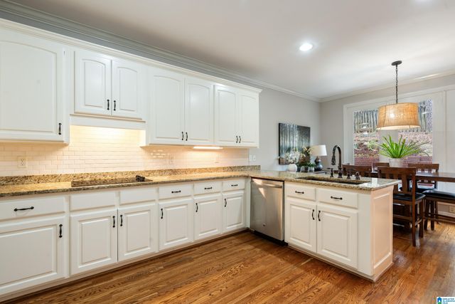 823 W RIVERCHASE PARKWAY, Hoover, AL 35244