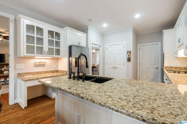 823 W RIVERCHASE PARKWAY, Hoover, AL 35244