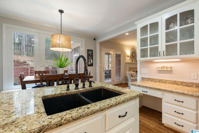 823 W RIVERCHASE PARKWAY, Hoover, AL 35244