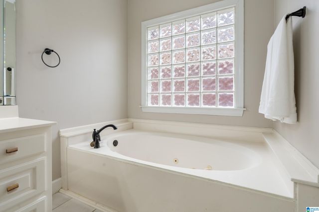 823 W RIVERCHASE PARKWAY, Hoover, AL 35244