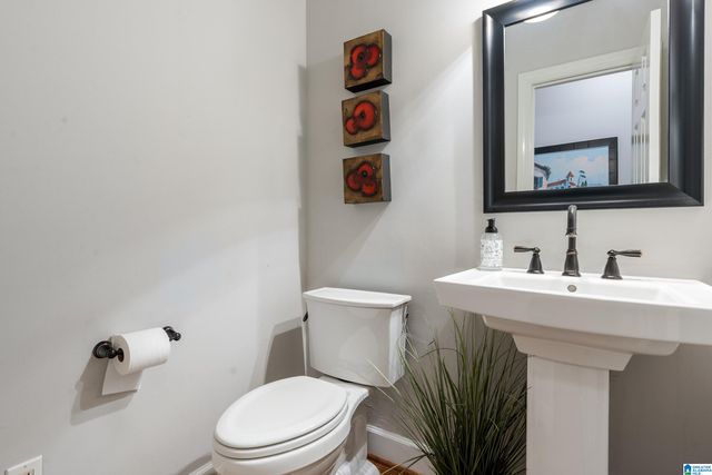 823 W RIVERCHASE PARKWAY, Hoover, AL 35244