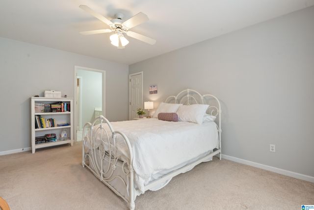 823 W RIVERCHASE PARKWAY, Hoover, AL 35244