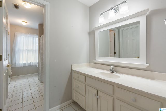 823 W RIVERCHASE PARKWAY, Hoover, AL 35244