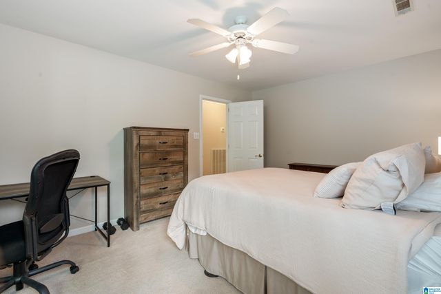 823 W RIVERCHASE PARKWAY, Hoover, AL 35244