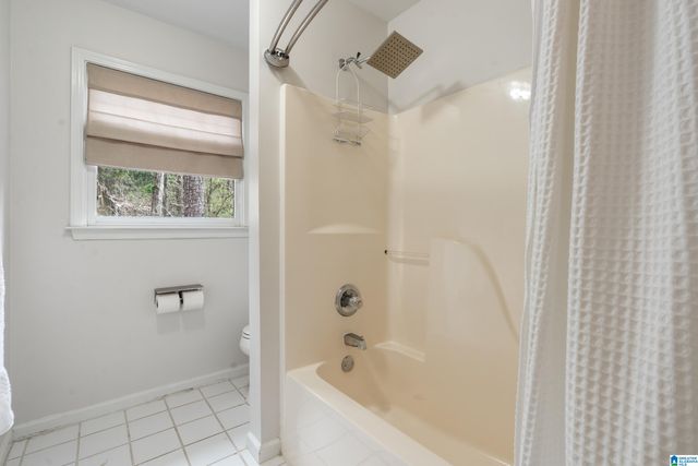 823 W RIVERCHASE PARKWAY, Hoover, AL 35244