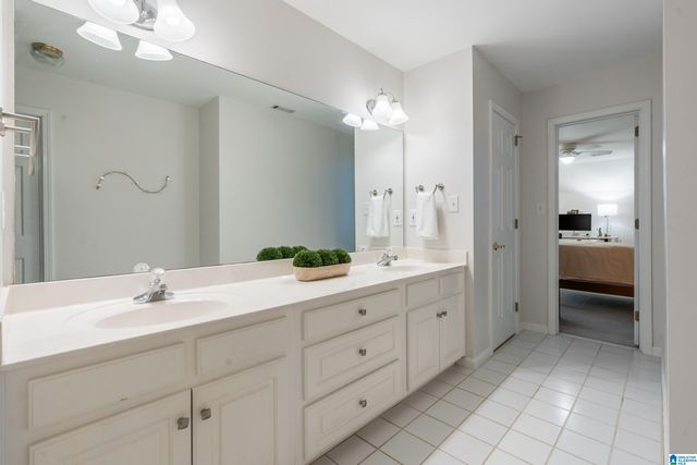 823 W RIVERCHASE PARKWAY, Hoover, AL 35244