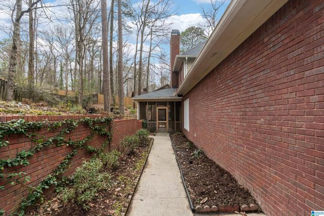 823 W RIVERCHASE PARKWAY, Hoover, AL 35244