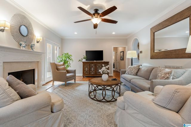 823 W RIVERCHASE PARKWAY, Hoover, AL 35244