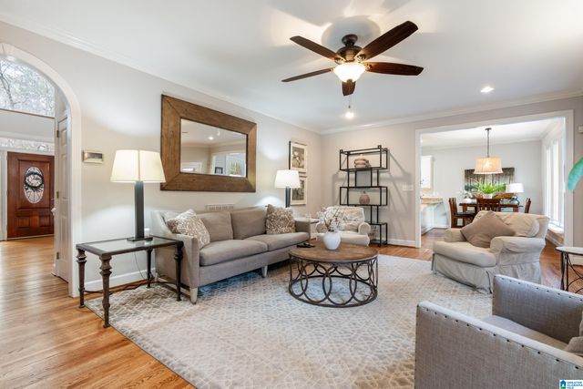 823 W RIVERCHASE PARKWAY, Hoover, AL 35244