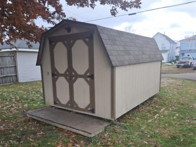 519 N Uhrich Street, Uhrichsville, OH 44683