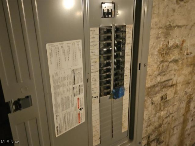 519 N Uhrich Street, Uhrichsville, OH 44683