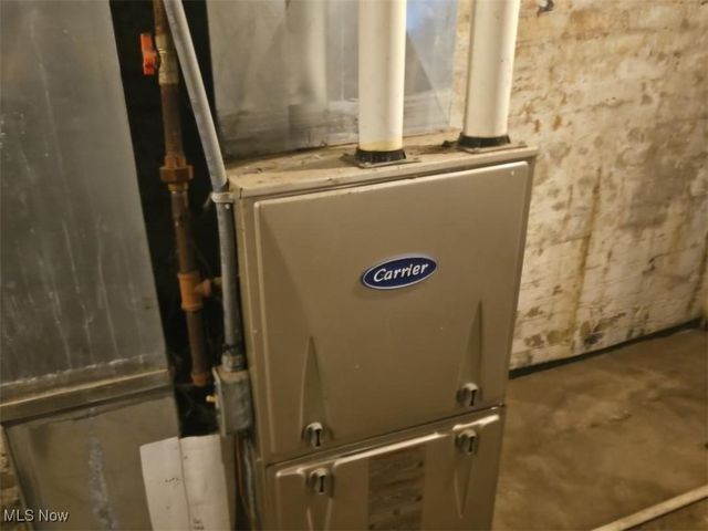 519 N Uhrich Street, Uhrichsville, OH 44683