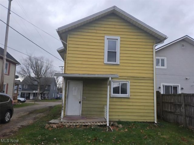 519 N Uhrich Street, Uhrichsville, OH 44683