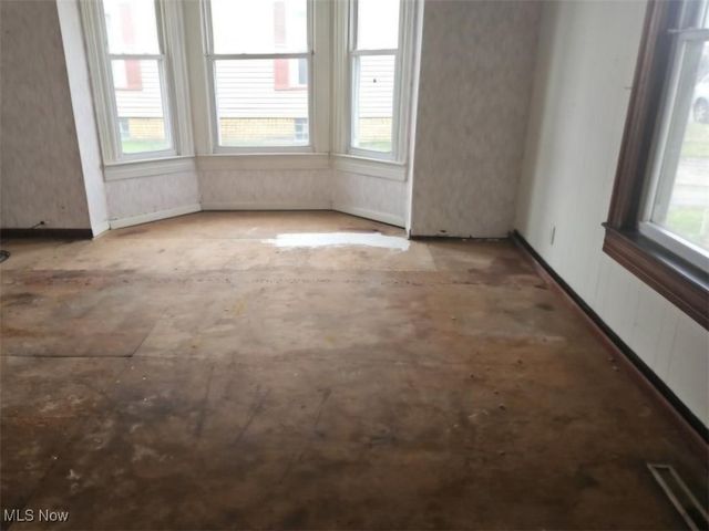 519 N Uhrich Street, Uhrichsville, OH 44683