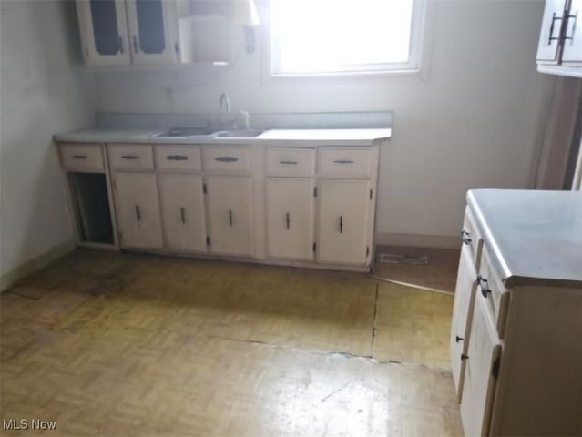 519 N Uhrich Street, Uhrichsville, OH 44683