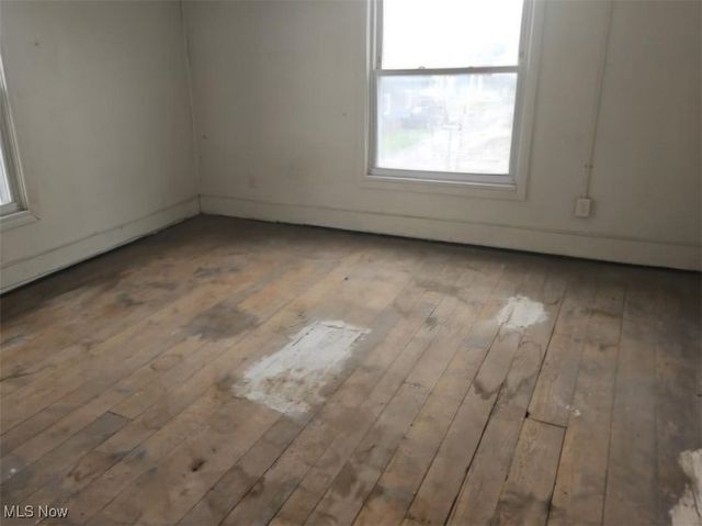 519 N Uhrich Street, Uhrichsville, OH 44683