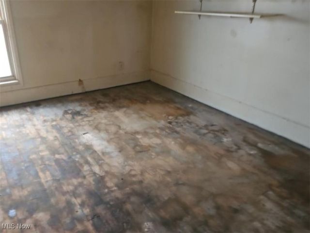 519 N Uhrich Street, Uhrichsville, OH 44683