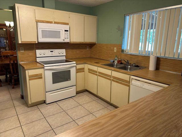 5706 SW 114th Avenue, Cooper City, FL 33330