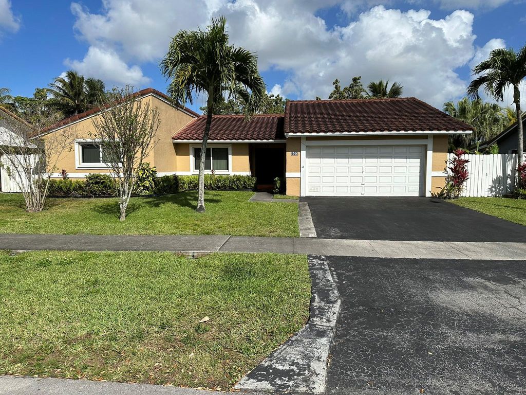 5706 SW 114th Avenue, Cooper City, FL 33330
