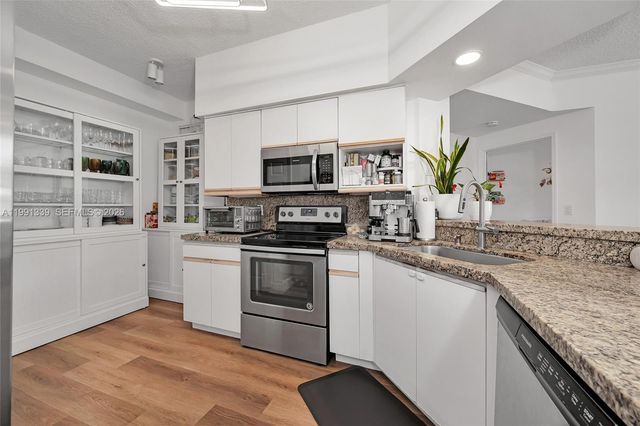 3165 NE 184th St 6204, Aventura, FL 33160