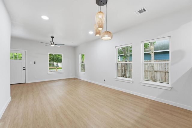 2710 Gano Street, Houston, TX 77009