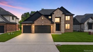 18901 Via Firenze Drive, Macomb Township, MI 48044