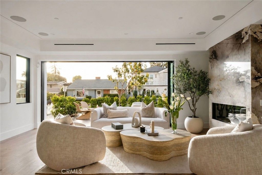 Image 2 of property listing at 518 Poinsettia Avenue, Corona Del Mar, CA 92625