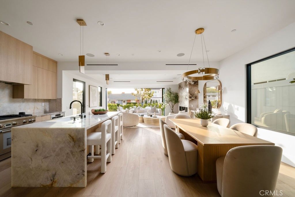 Image 3 of property listing at 518 Poinsettia Avenue, Corona Del Mar, CA 92625