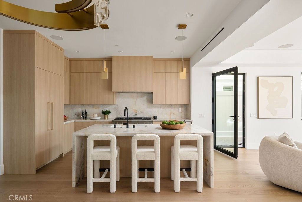 Image 4 of property listing at 518 Poinsettia Avenue, Corona Del Mar, CA 92625