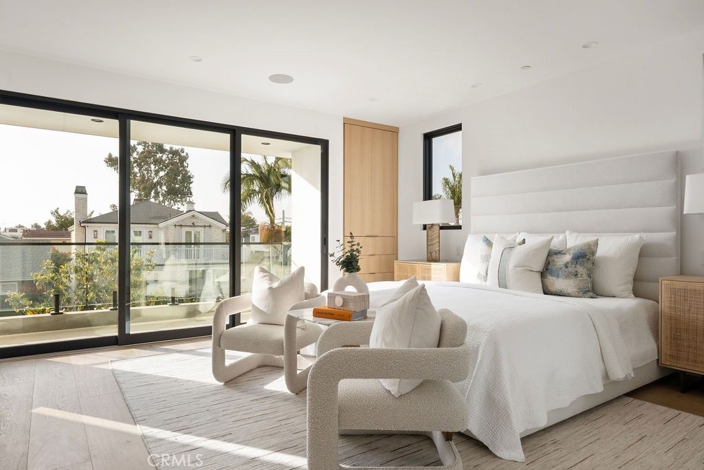 Image 6 of property listing at 518 Poinsettia Avenue, Corona Del Mar, CA 92625